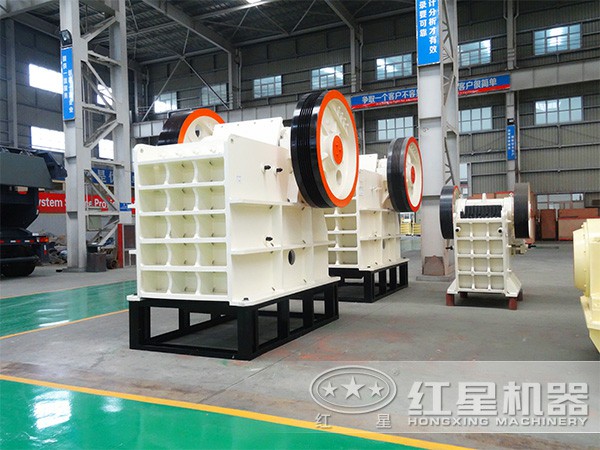 69石頭顎破機(jī)廠家，提供現(xiàn)貨，可到場考察