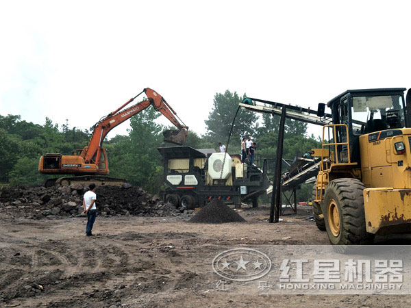 轉(zhuǎn)場靈活，移動自由的矸石移動破碎機