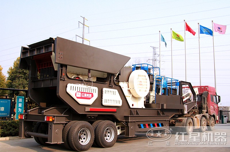 時(shí)產(chǎn)200噸小型移動(dòng)破碎車，配顎破機(jī)，發(fā)往湖北市場(chǎng)