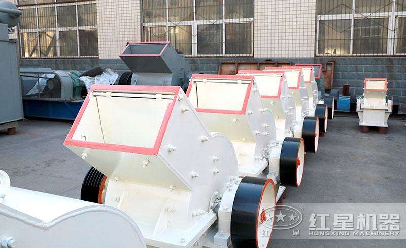 小型錘式破碎機(jī)廠家，現(xiàn)貨提供，可到場(chǎng)帶料免費(fèi)咨詢