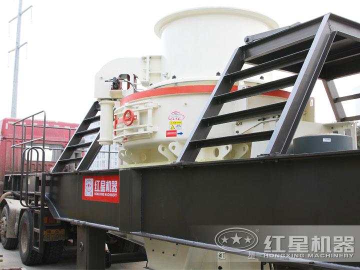 HVI沖擊式移動(dòng)破碎站，產(chǎn)量70-585t/h，稀油自潤滑