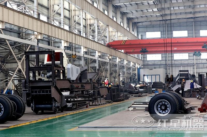 可流動(dòng)的全自動(dòng)錘式粉碎機(jī)車間生產(chǎn)，工匠精神，性能優(yōu)良