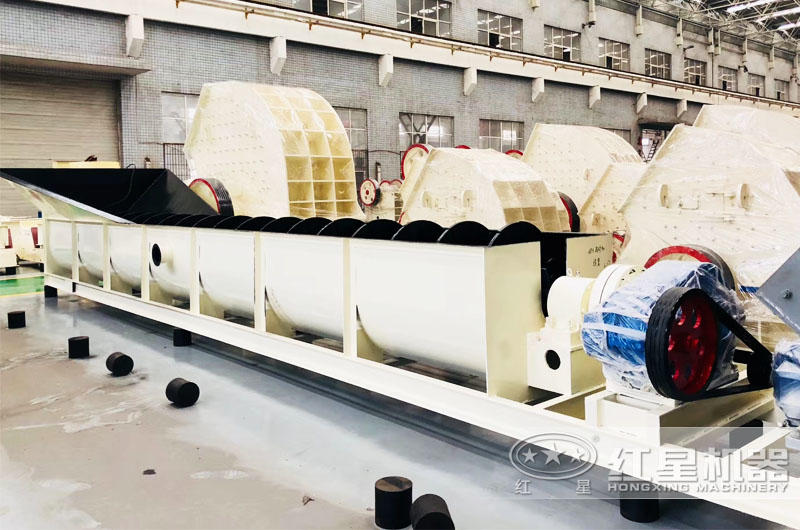 螺旋式洗砂機(jī)機(jī)身長(zhǎng)8-11米，可與機(jī)載車身銜接合理