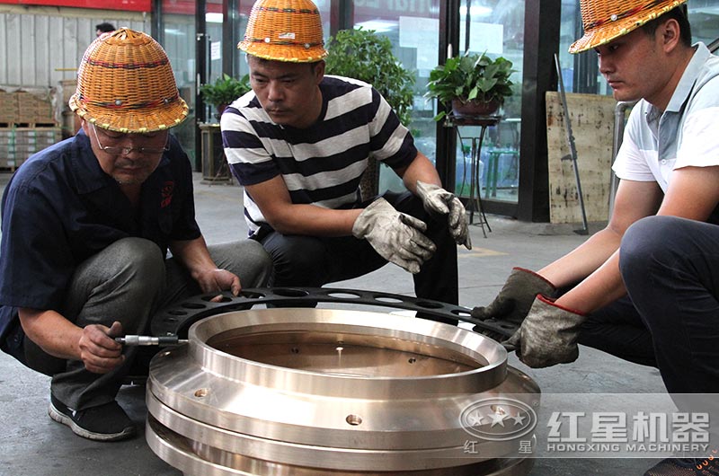 紅星圓錐破碎機(jī)有嚴(yán)格的技術(shù)、質(zhì)量控制