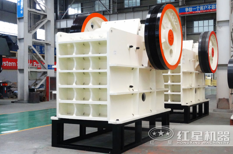 鄂式破碎機時產(chǎn)1-2200t/h，進料125-1200mm